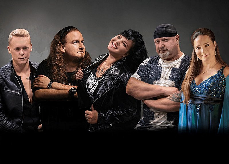 4 Rockeři s operní pěvkyní